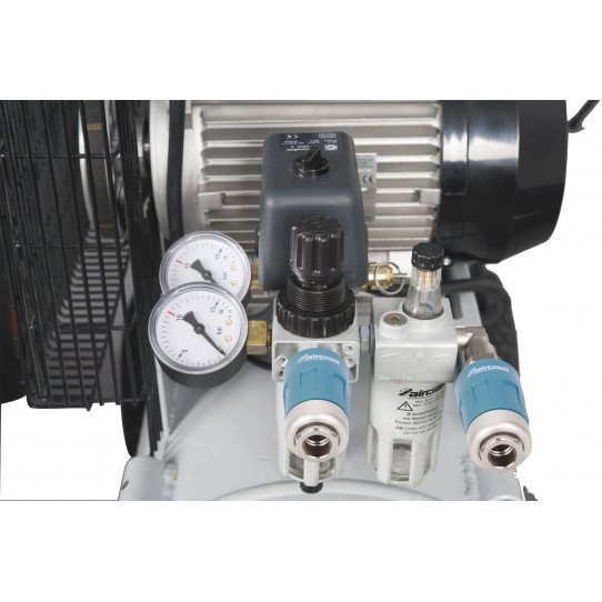 Deux prises d'air pour le compresseur Aircraft Airprofi 401/50 Deux prises d'air pour le compresseur Aircraft Airprofi 401/50